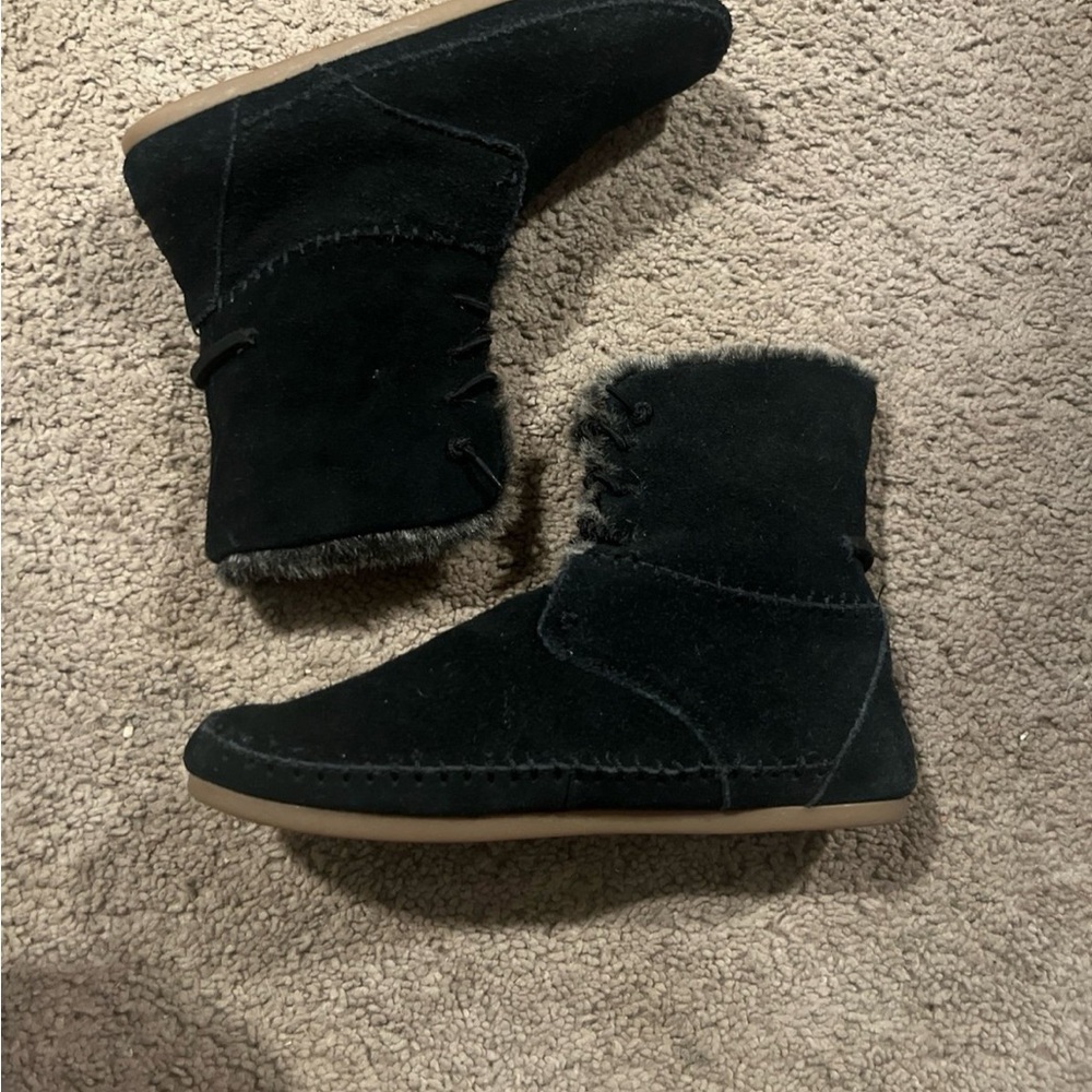 Toms ,Cozy Black Suede Ankle Boots